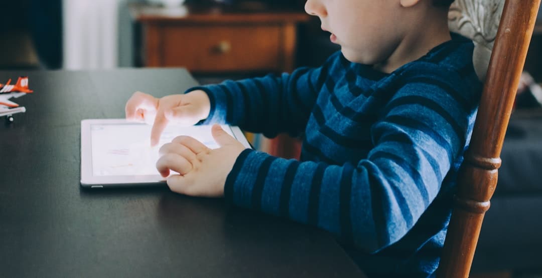 Screen Time vs Storytelling: What Parents Need to Know